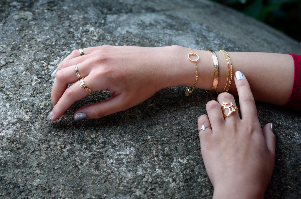 Helen chain Bracelet with S Hammered Karma Pendant